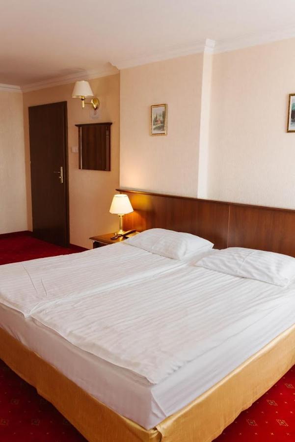 Hotel Jakub Sobieski Olawa Exterior photo