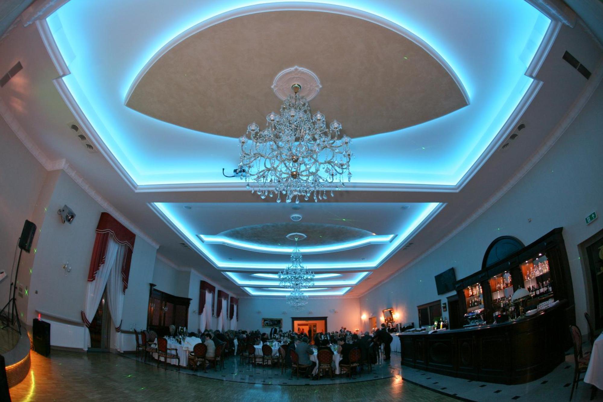 Hotel Jakub Sobieski Olawa Exterior photo